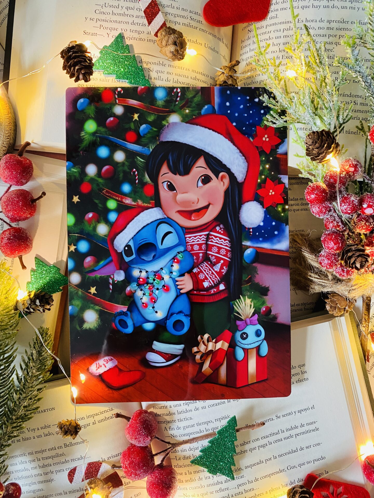 Ilustración Lilo y Stitch Navidad - Acariciando Papel con Historias