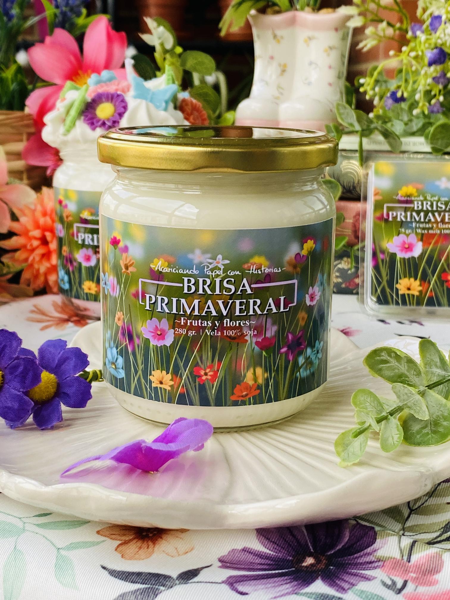 Vela aromática de soja 100% Brisa Primaveral. Ilustraciones realizadas por AcariciandoPapelConHistorias.