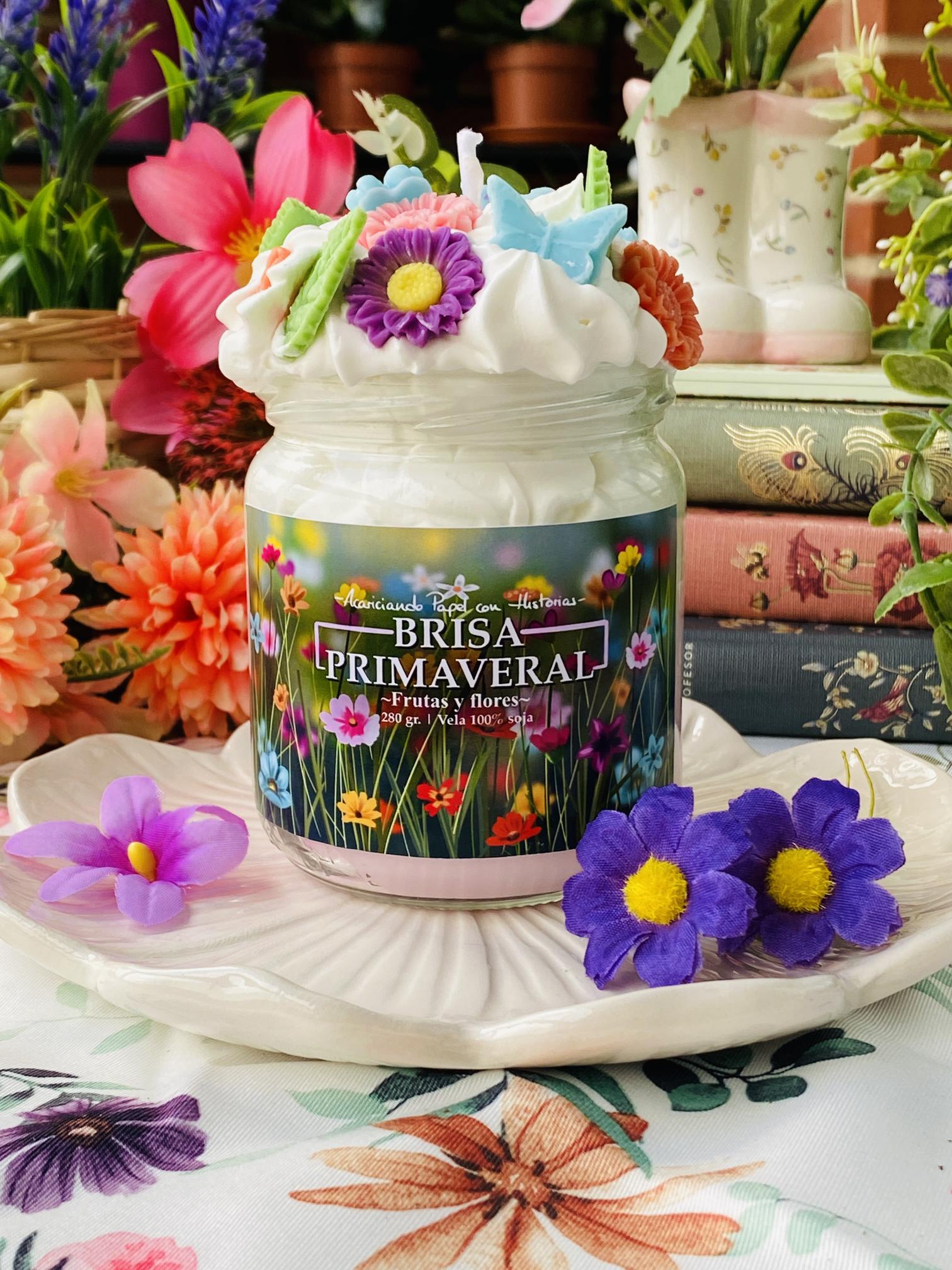 Vela aromática de soja 100% Brisa Primaveral. Ilustraciones realizadas por AcariciandoPapelConHistorias.